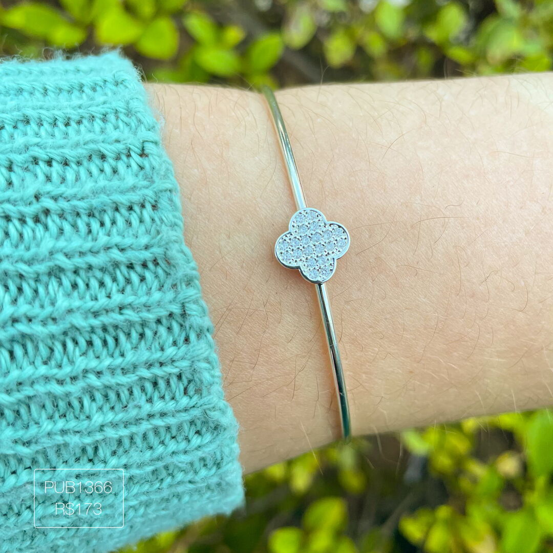 Bracelete Aberto c/ 1 Trevo Cravejado Cristal Prateado